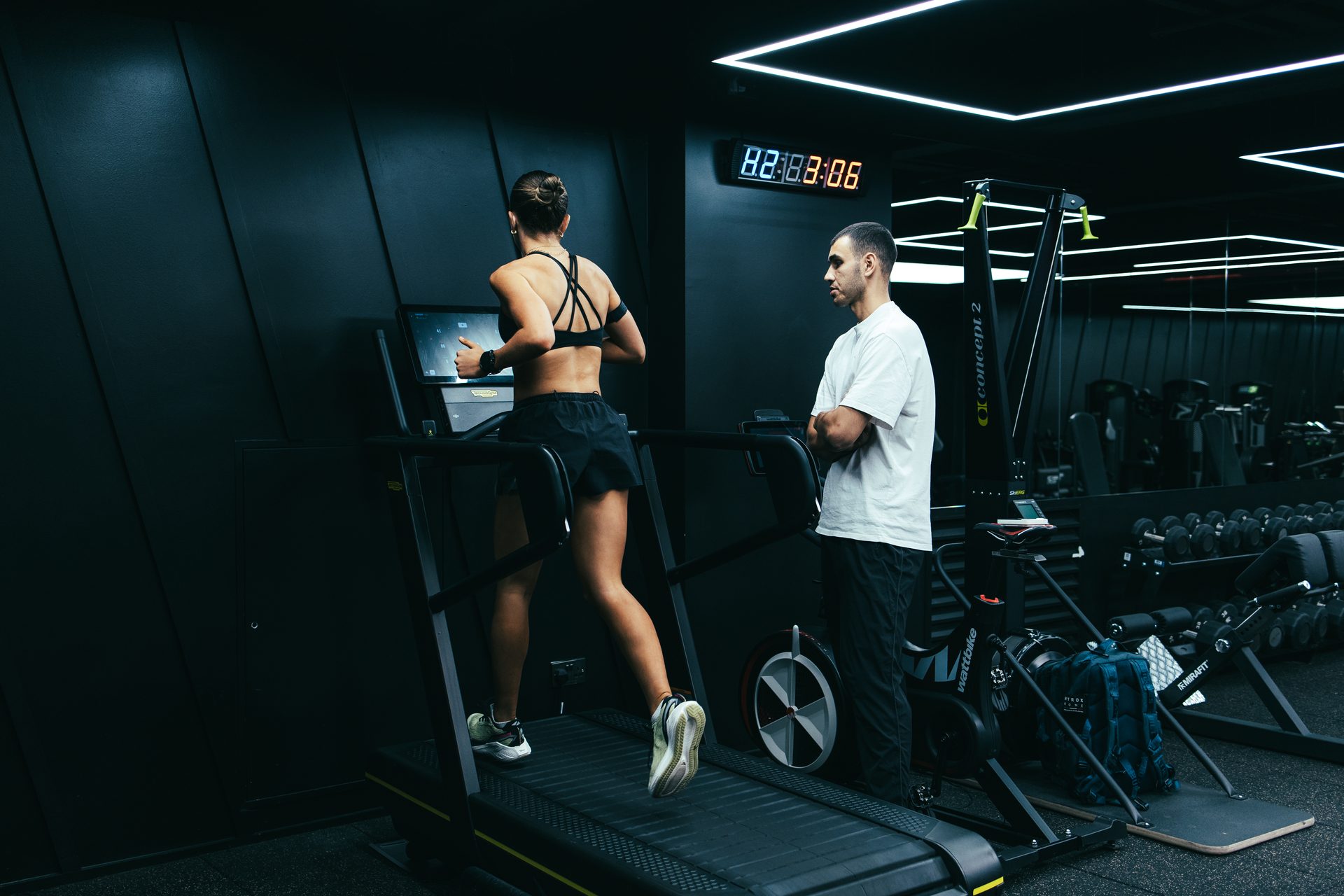 Coach observing an athlete running on a treadmill at DVOTION